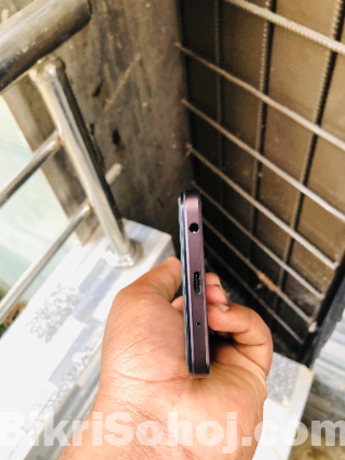 VIVO Y 18